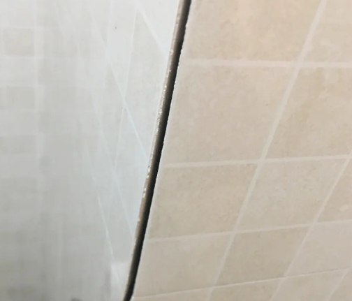 大竹瓷砖空鼓维修公司分享阳台瓷砖脱落的修复过程可以分为以下几个步骤